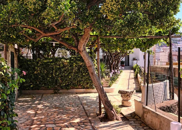 Giardini Luxury בית הארחה