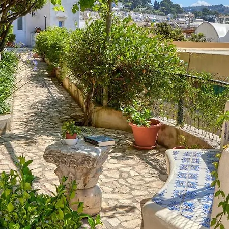 بيت ضيافة Giardini Luxury *