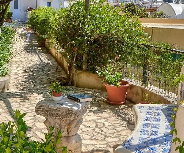 Guest house Giardini Luxury 4*